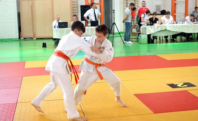 patru-locuri-pe-podium-dintre-care-unul-pe-prima-treapta-obtinute-de-tinerii-judoka-de-la-csm-campia-turzii-la-etapa-euroregiune-din-campionatul-national