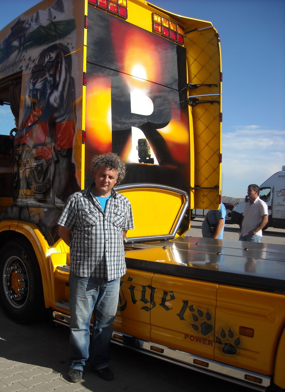 castigatorul premiului 1cel mai frumos camion scania editia2011 luncani