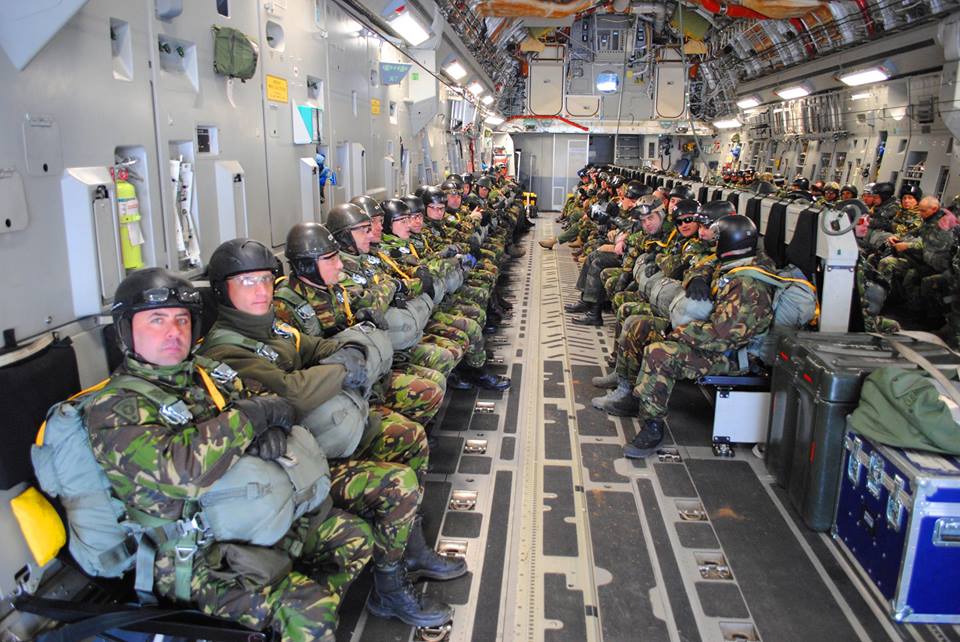 exercitiu parasutisti baza 71 campia turzii 1