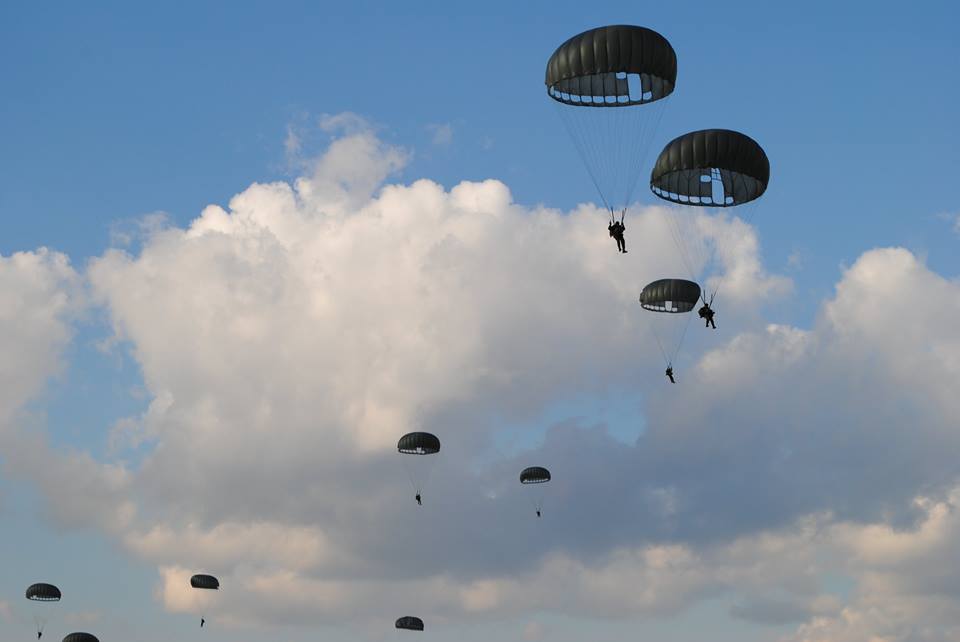 exercitiu parasutisti baza 71 campia turzii 4