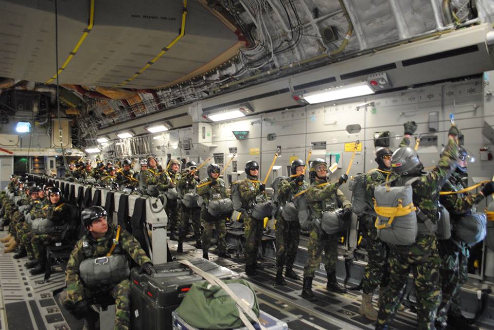 exercitiu parasutisti baza 71 campia turzii 5