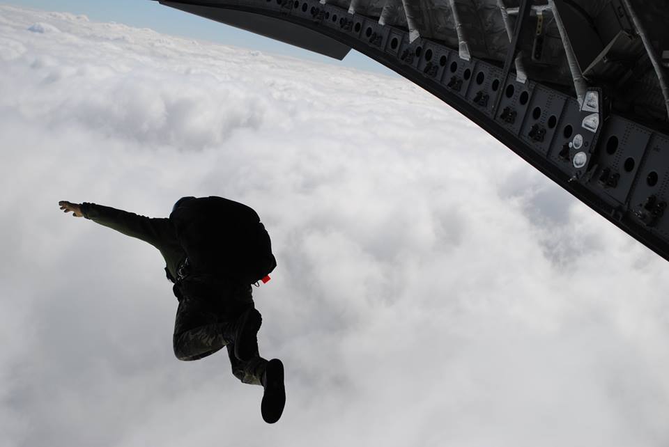 exercitiu parasutisti baza 71 campia turzii 8