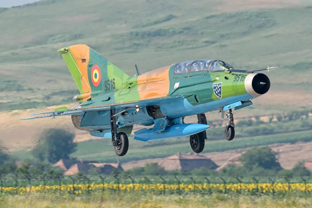 EXCLUSIV: Vezi ce mașina de curse se va lua la întrecere cu un MIG 21 Lancer