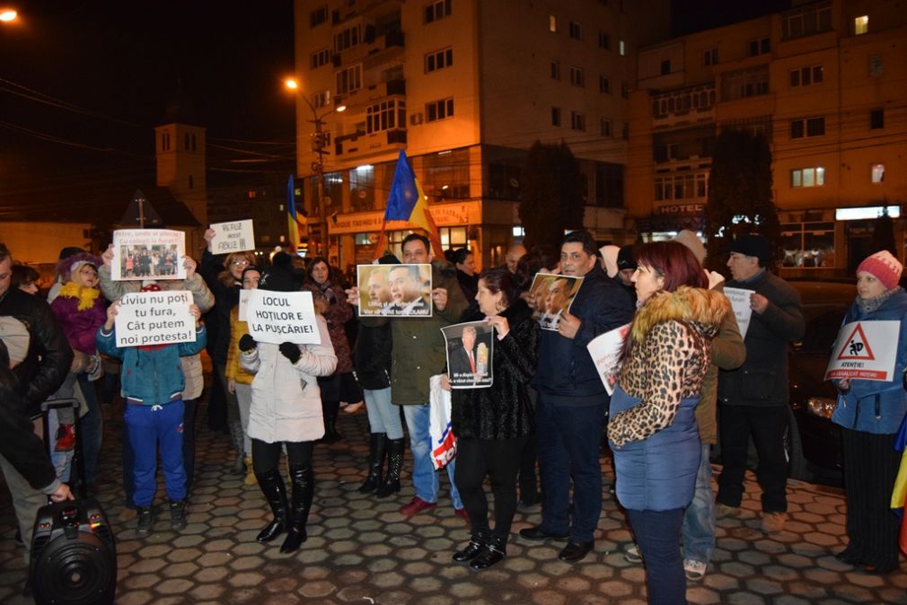FOTO: Peste 500 de oameni au protestat miercuri la C&acirc;mpia Turzii