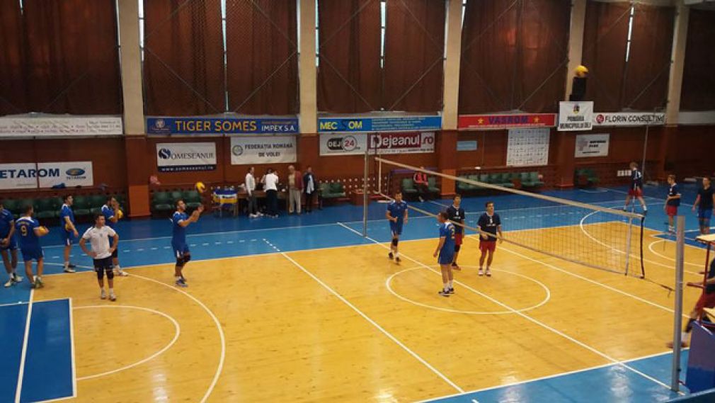 Voleibalistii au inceput seria meciurilor amicale la Dej